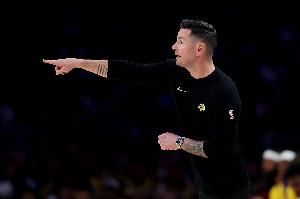 雷迪克：上周艾顿东契奇合练了几天 目前詹姆斯还无法与球队合练