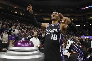  德罗赞：威少每场都倾其所有 这就是为啥他是历史最佳控卫之一