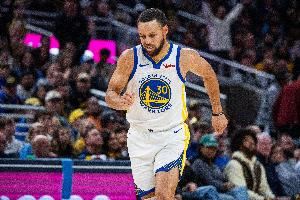  库里：每个人都要承担责任&解决问题 我们知道如何不将问题个人化