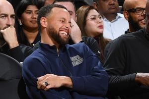  第一次紧张不？库里NBA生涯没当过自由球员 将成球鞋自由球员