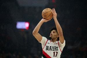  中规中矩！夏普16中7拿到19分8板3助1断1帽