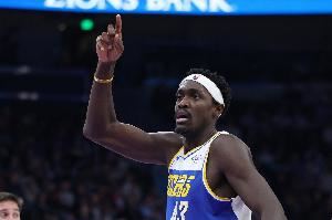 苦苦支撑！西亚卡姆半场12中7拿到18分1板1助2断 次节独得13分