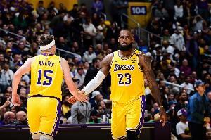  里夫斯：詹姆斯是史上最伟大球员 很高兴能迎接他的回归