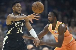  米切尔：我非常尊重字母他是名人堂球员 想要他拥有的东西冠军