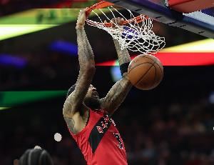  莺歌：为队友表现点赞 攻防两端他们对我帮助很大配合得很默契